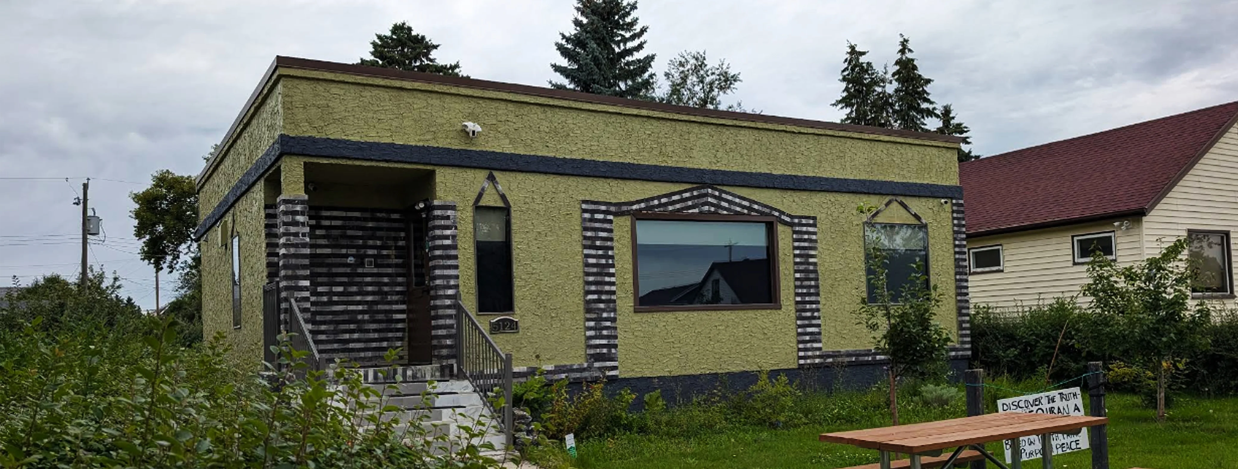 Exterior view of Lacombe Islamic Center Lacombe building